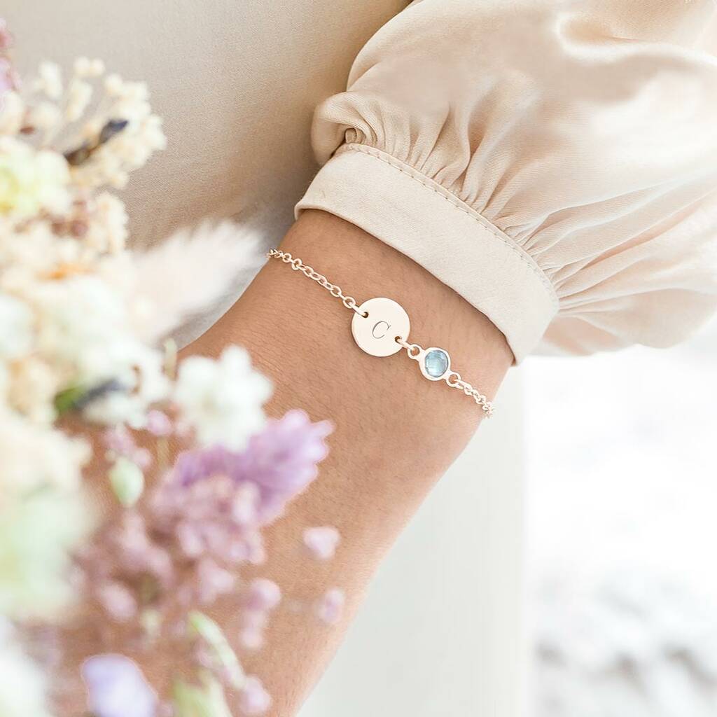 قلادة حجر الميلاد 