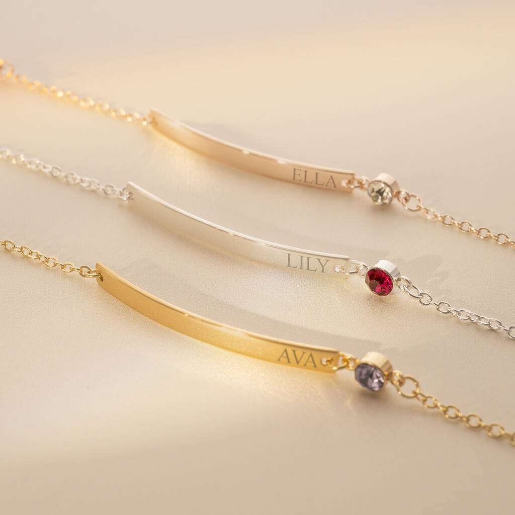 قلادة حجر الميلاد 